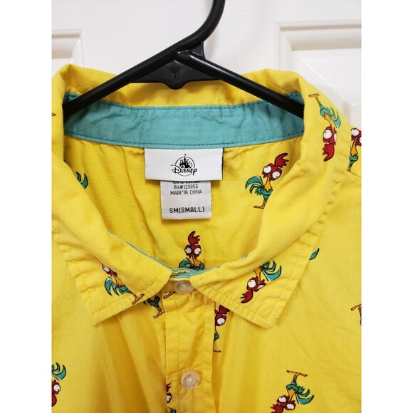 Disney Parks 2020 Moana Hei Hei Button Front Camp Shirt Size Adult SMALL - Picture 3 of 4